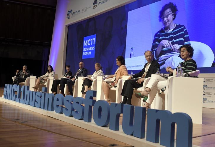 segundo panel de debate en el mc11 business forum