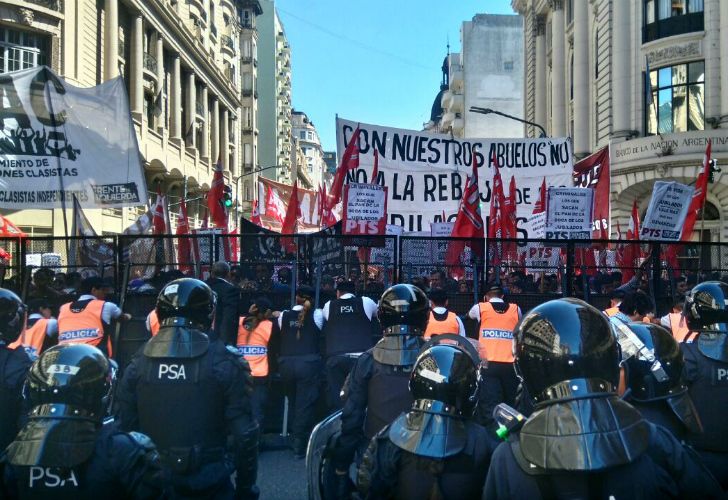 La jornada comenzó con piquetes desde las 9 y se esperan más cortes durante la tarde.