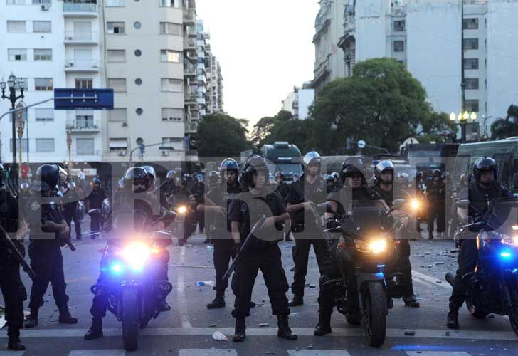 Los enfrentamientos en el Congreso dejaron más de 30 heridos