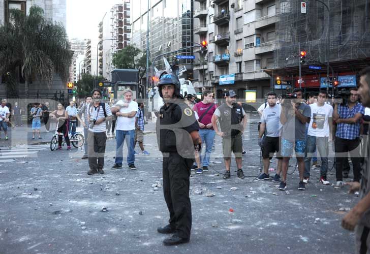 Los enfrentamientos en el Congreso dejaron más de 30 heridos