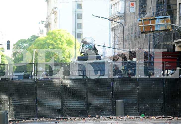 Los enfrentamientos en la zona del Congreso dejaron más de 30 heridos.