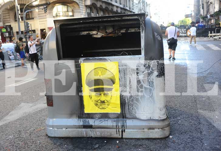 Los enfrentamientos en la zona del Congreso dejaron más de 30 heridos.