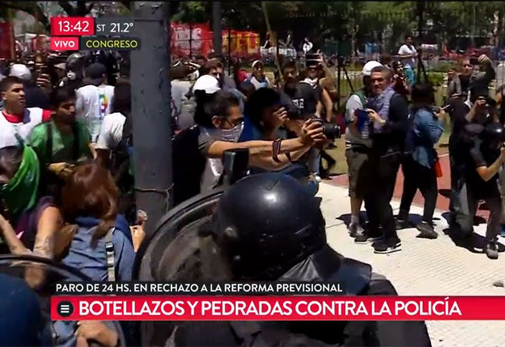 Batalla campal en la marcha contra la reforma previsional