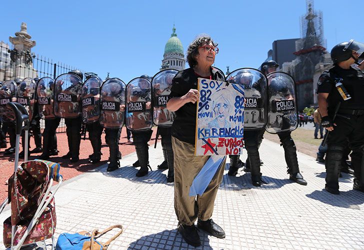 Siguen los enfrentamientos entre policías y manifestantes