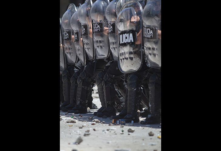 Incidentes en las inmediaciones del congreso mientras se debate el proyecto de reforma previsional