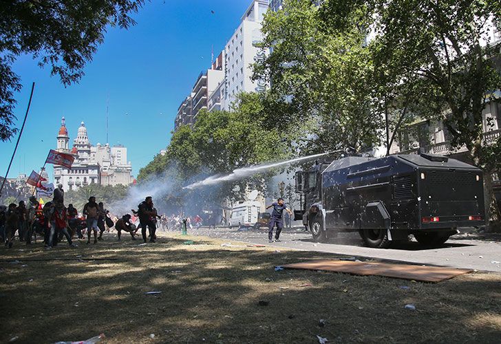 Incidentes entre manifestantes y la policía