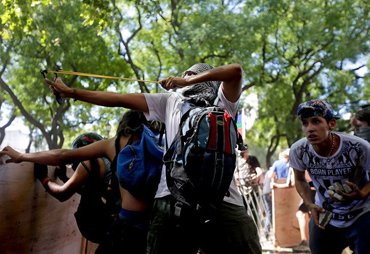 Incidentes entre manifestantes y la policía