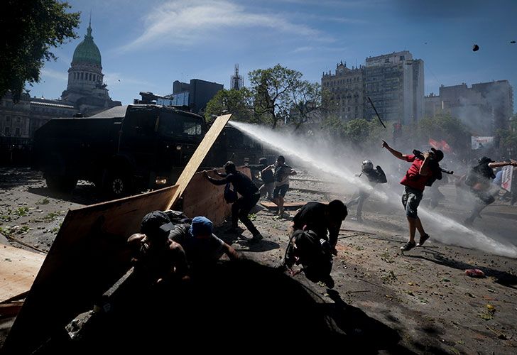 Incidentes entre manifestantes y la policía