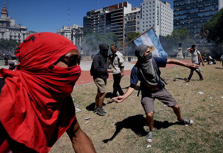 Incidentes entre manifestantes y la policía