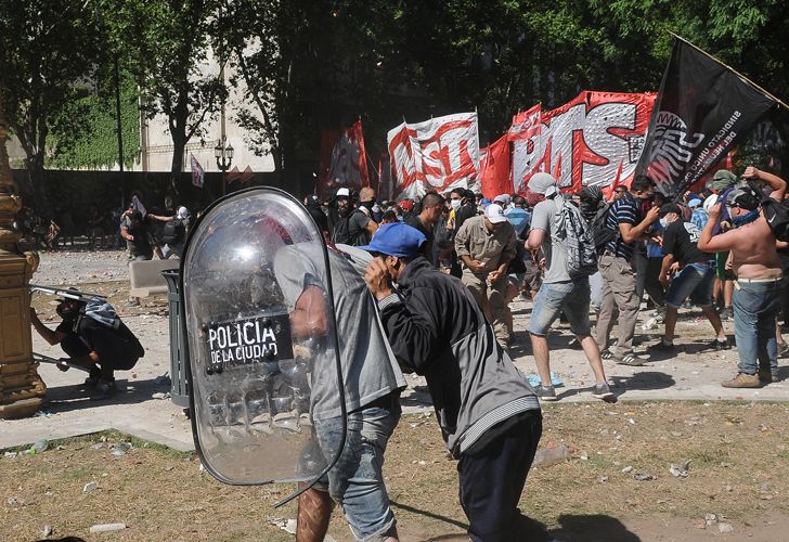 Reforma Previsional: Batalla campal en el Congreso - ph: Pablo Cuarterolo