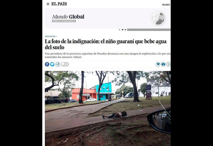 En medio de la ola de calor de la semana pasada un celular captó una foto que hoy es portada de diarios del mundo: una nena agachada tomando agua del piso en Posadas, Misiones