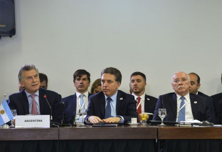 El presidente Mauricio Macri con parte de la comitiva oficial, en la cumbre del Mercosur.