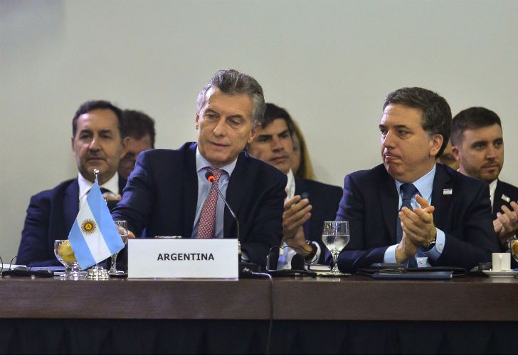 El presidente Mauricio Macri y el ministro de Hacienda Nicolás Dujovne, en la cumbre del Mercosur en Brasil.