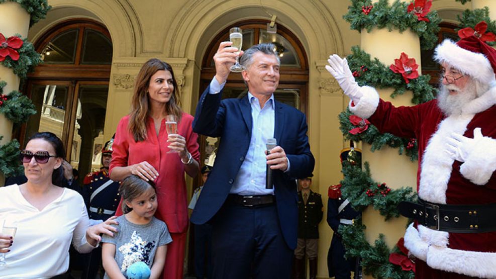 macri-brindis-casa-rosada-navidad-12222017-01