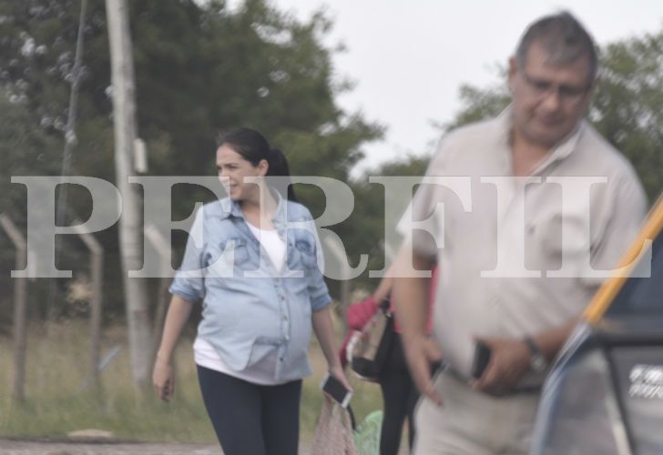 Mónica García de la Fuente, pareja de Amado Boudou, visita al exvicepresidente en Ezeiza. Sus mellizos nacerían a fines de enero.