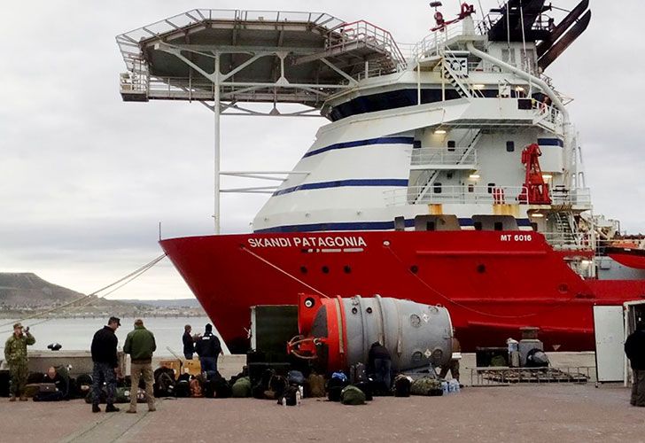 El buque Skandi Patagonia se alista para zarpar con materiales y personal de la marina norteamericana para participar de la búsqueda del ARA San Juan.