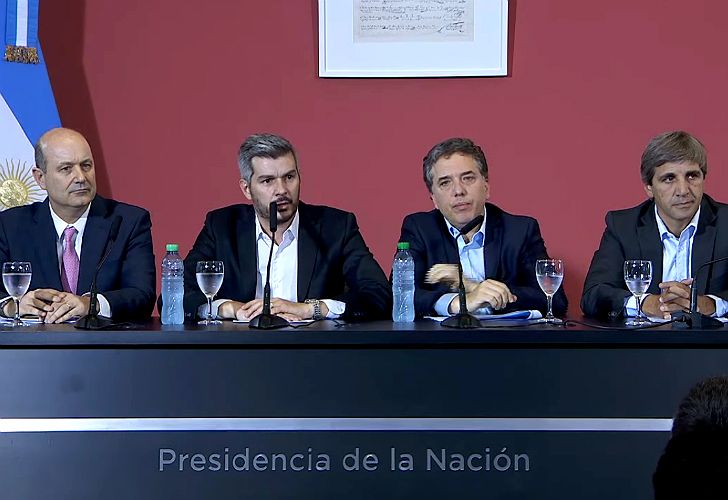 Sturzenegger, Peña, Dujovne, Caputo: en conferencia de prensa sobre cambios en metas de inflación.