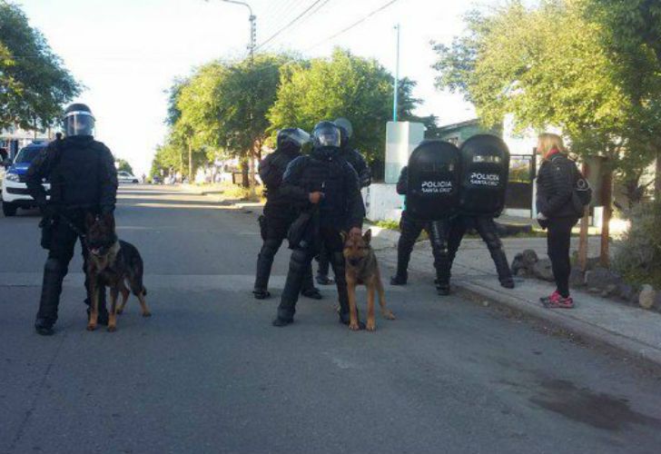 Graves enfrentamientos en la Legislatura de Santa Cruz. 