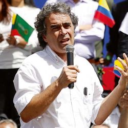 presentacion-de-candidato-a-elecciones-en-colombia 