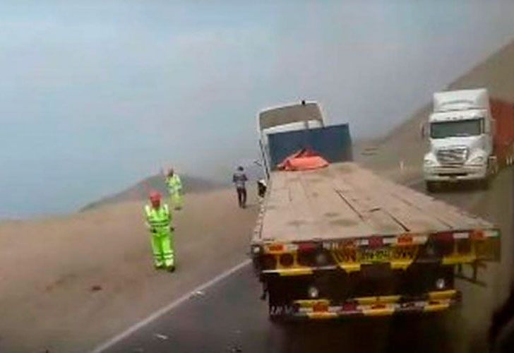 Un bus interprovincial con 50 pasajeros se desbarrancó esta mañana a la altura del kilómetro 75 del serpentín de Pasamayo, en Huaral.