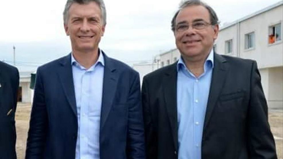 El intendente de Cambiemos de la capital correntina, Eduardo Tassano, junto a Macri.