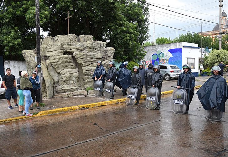 Un detenido en una comisaria del partido bonaerense de Merlo resultó herido durante un motín protagonizado por los presos alojados en esa dependencia, a raíz del ingreso de otro con quien no querían compartir la celda.