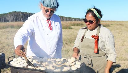 El reconocido chef argentino Francis Mallmann en plena acción.