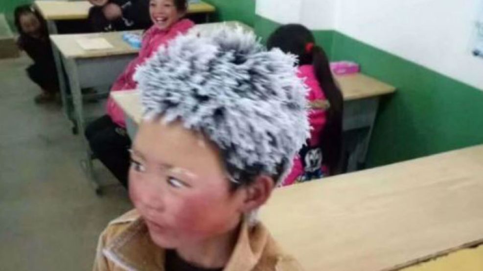 niño chino congelado foto viral escuela 