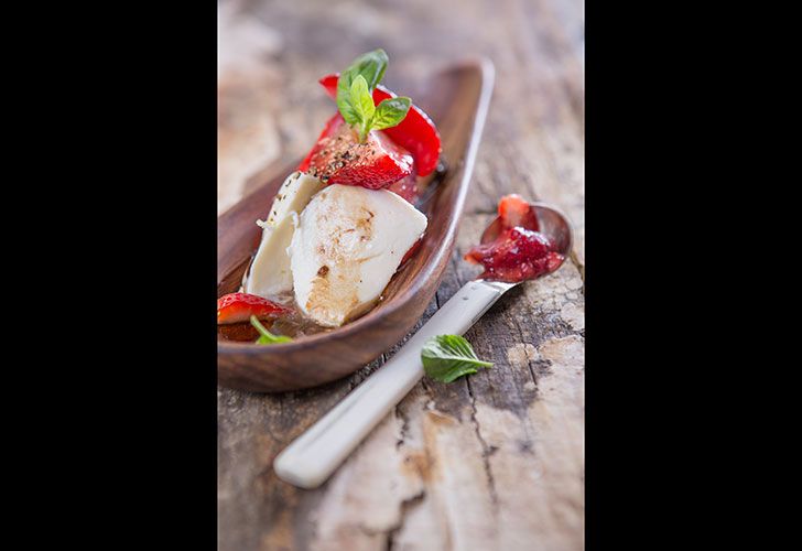 Ensalada de frutillas y mozzarella