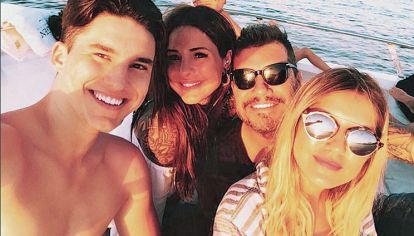 Familia. Veranos atrás, la postal de Marcelo junto a sus hijos mayores en uno de los tantos paseos en las playas esteñas.