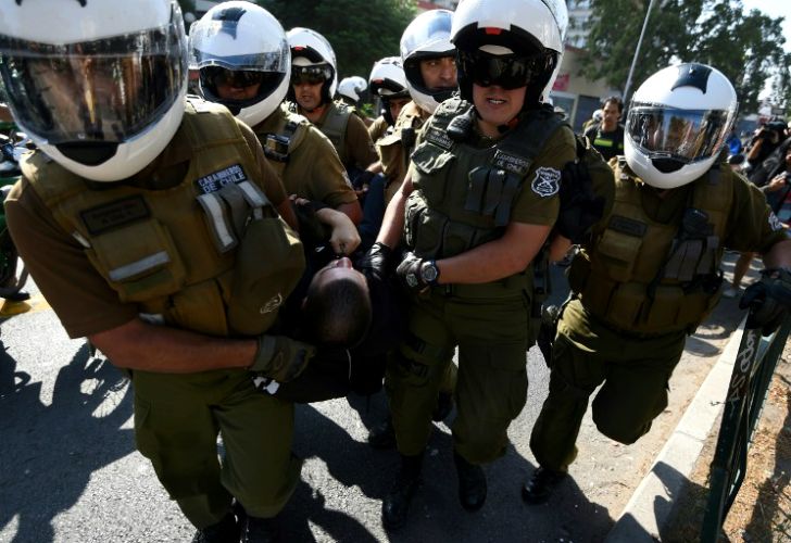 Decenas de personas fueron arrestadas hoy Chile durante violentas protestas contra la visita papal.