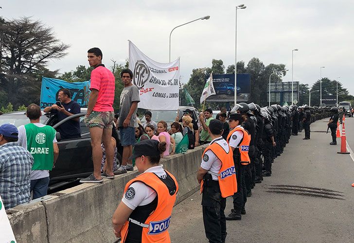 Corte en autopista Ricchieri