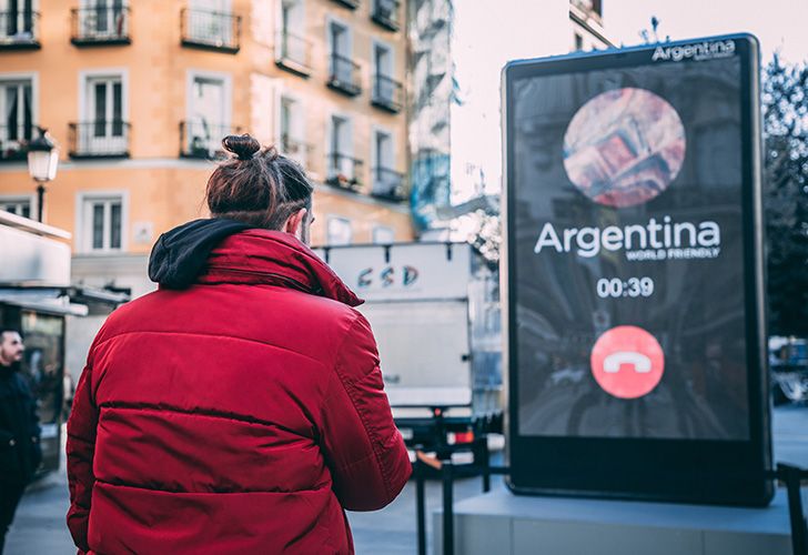 La llamativa instalación invita a los españoles a visitar nuestro país