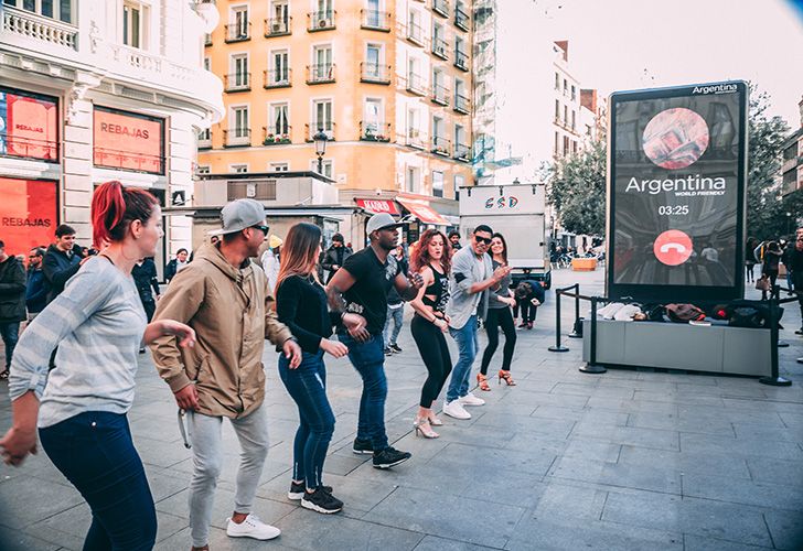 La llamativa instalación invita a los españoles a visitar nuestro país