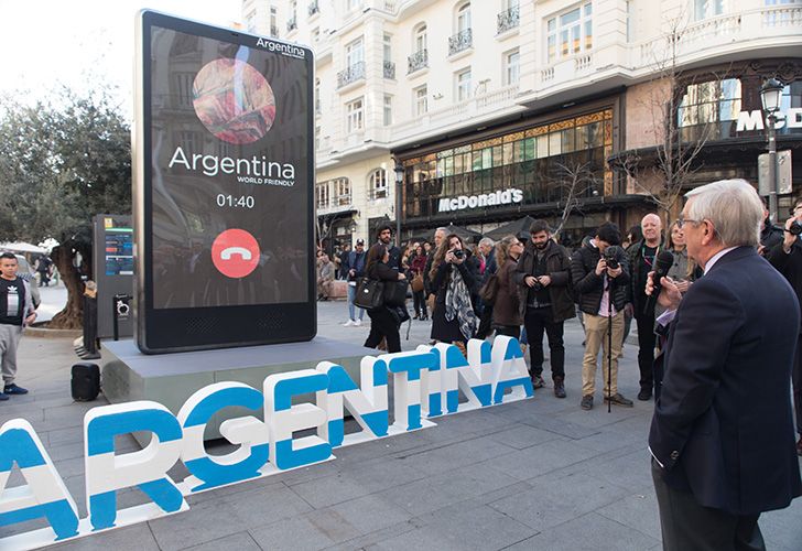 La llamativa instalación invita a los españoles a visitar nuestro país