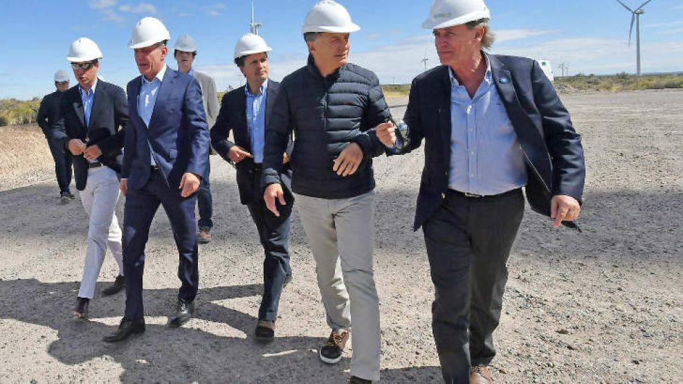 Dario Lizzano y Mauricio Macri en la inauguración del parque eólico de Rawson.
