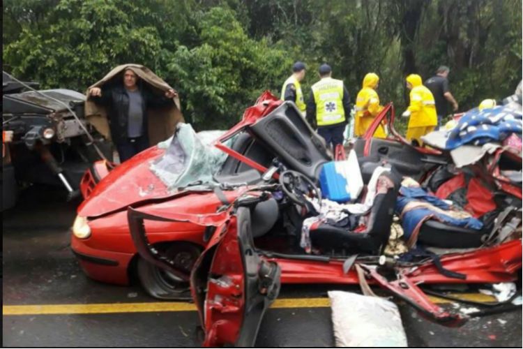 Las impactantes imágenes del accidente que le costó la vida a tres argentinos en Brasil.