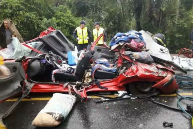 Las impactantes imágenes del accidente que le costó la vida a tres argentinos en Brasil.