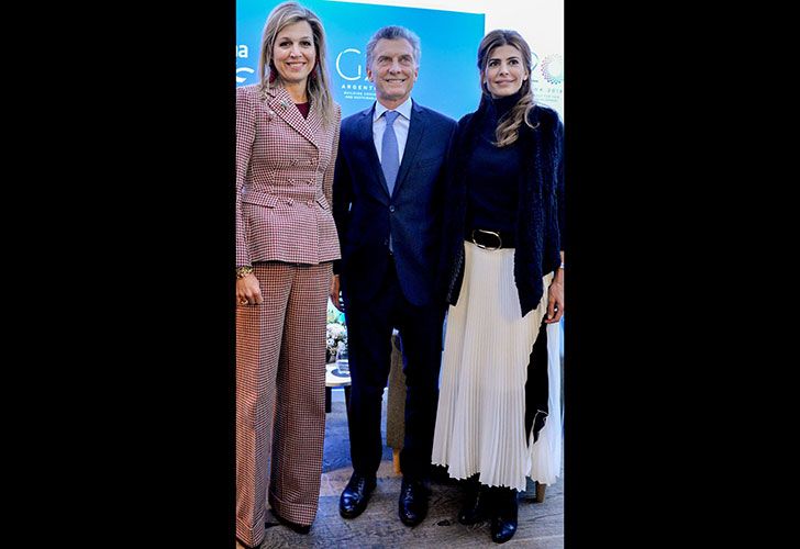 El presidente Mauricio Macri, junto a la primera dama, Juliana Awada, mantuvo un encuentro con la reina de los Países Bajos, Máxima, en la Casa Argentina de la ciudad suiza de Davos.