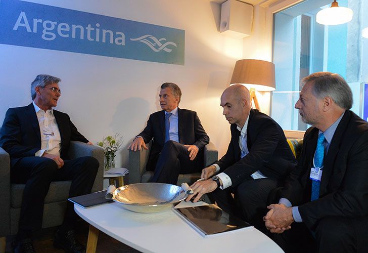 El presidente Mauricio Macri mantuvo un encuentro con Joe Kaeser, presidente y CEO de la multinacional alemana Siemens, en la Casa Argentina. También participó el ministro de Energía y Minería, Juan José Aranguren y el jefe de Gobierno de la Ciudad de Buenos Aires, Horacio Rodríguez Larreta.