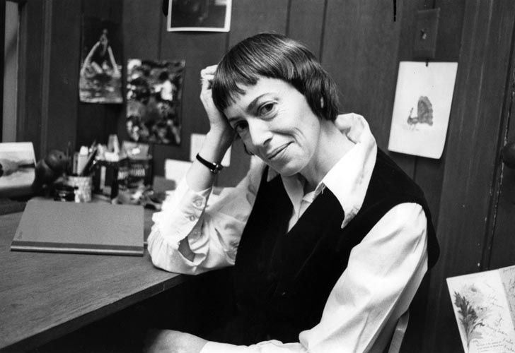  La autora Ursula Le Guin aparece en una foto de 1972. Le Guin, galardonado escritor de ciencia ficción y fantasía que exploró temas feministas y fue mejor conocido por sus libros de Earthsea, falleció pacíficamente el lunes 22 de enero de 2018 en Portland, Oregón, según una breve declaración familiar publicada en su cuenta verificada deTwitter