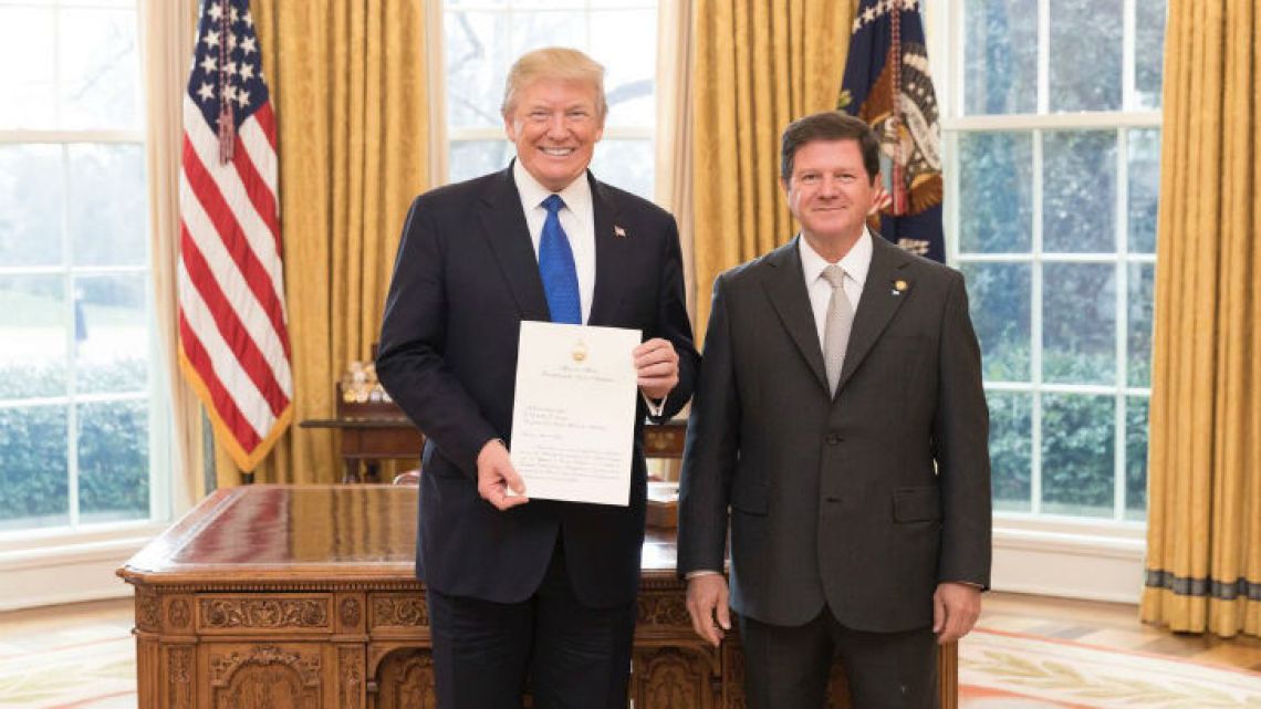 Argentina's new ambassador to the United States, Fernando Oris de Rosa, with President Donald Trump in the oval office on Thursday.