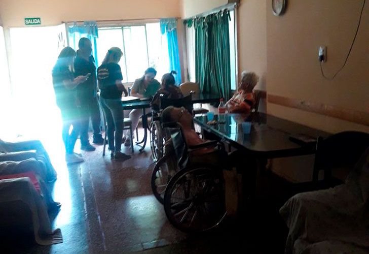 19 ancianos vivían en condiciones deplorables en un geriátrico de Temperley