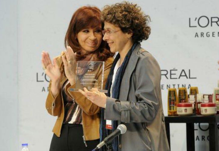 La expresidenta Cristina Fernández de Kirchner junto a Andrea Gamarink.