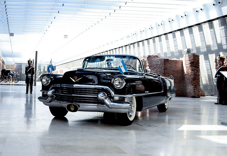 Imágenes del Cadillac descapotable comprado por el ex presidente Juan Domingo Perón en 1955 y que ha sido restaurado para su exhibición en el Museo Casa Rosada