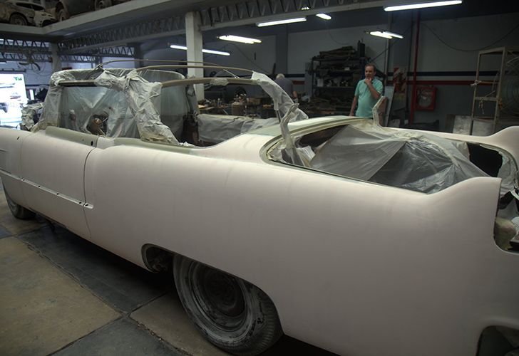 Imágenes del Cadillac descapotable comprado por el ex presidente Juan Domingo Perón en 1955 y que ha sido restaurado para su exhibición en el Museo Casa Rosada