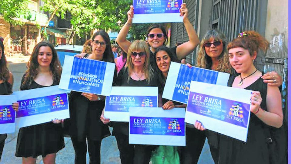 Desde la Casa del Encuentro reclaman para que el beneficio para hijos víctimas del femicidio se aplique en todo el país y no sólo en Ciudad de Buenos Aires.