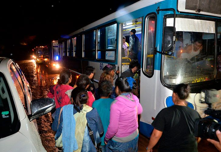 Salta: Más de 10.000 personas evacuadas por un fuerte temporal.