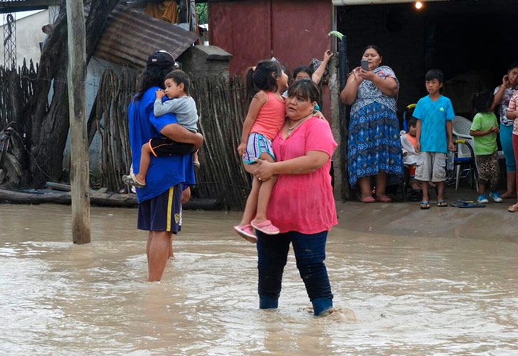 Salta: Más de 10.000 personas evacuadas por un fuerte temporal.