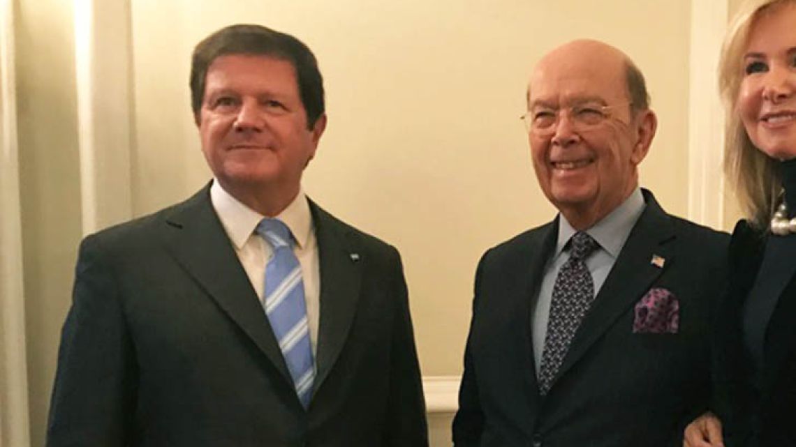 Argentina's Ambassador to the United State Fernando Oris de Roa and US Secretary of Commerce Wilbur Ross.